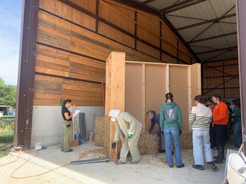 étudiants à la ferme des places