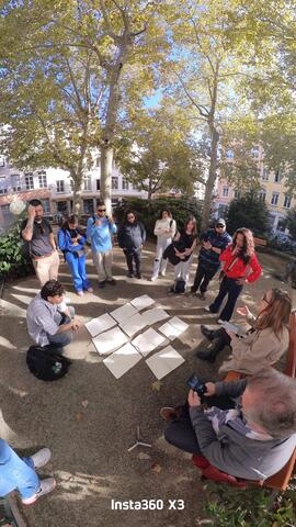 Etudiants de l'UVM qui dessinent dans les rues de Lyon