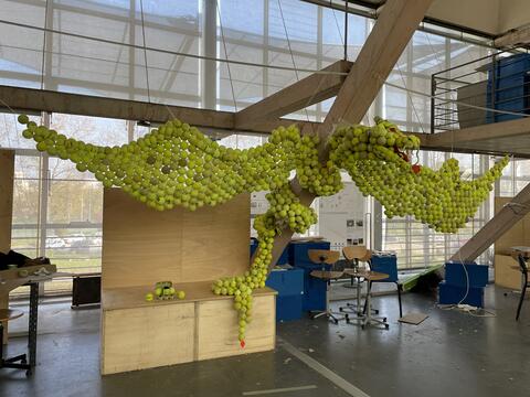 Dragon en balle de tennis