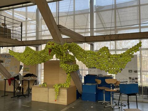 Dragon en balle de tennis