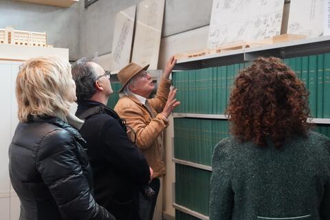 Visite Yvonne Farrell