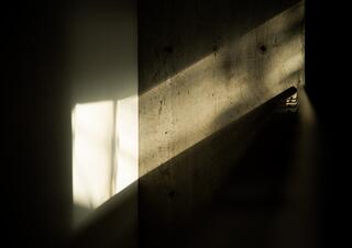 _recherche_détail_béton_lumiere